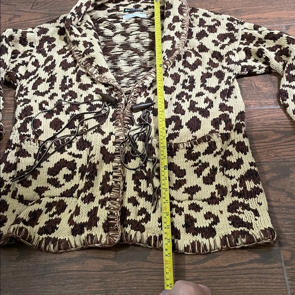 Harold’s vintage knitted by hand leopard grandpa sweater, whipped stitch design - Picture 5 of 8